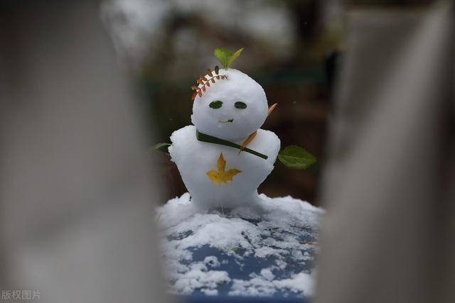 用纸杯做手舞足蹈小雪人,纸杯变身活泼雪人舞蹈