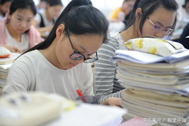 高中同学曝羊毛月文化成绩倒数,高中同学爆料：羊毛月在文化课上垫底