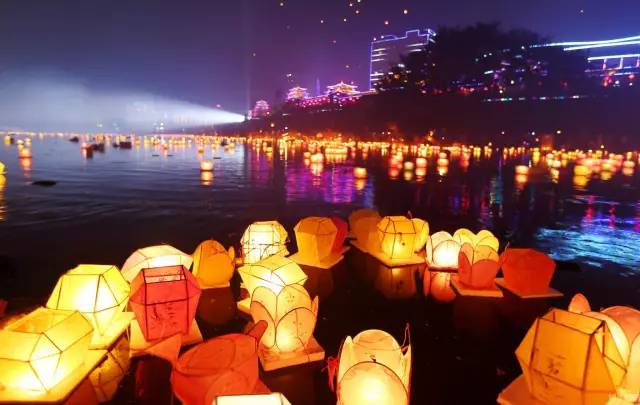 中元节,祭祖祈福的“中元节”佳节临近。