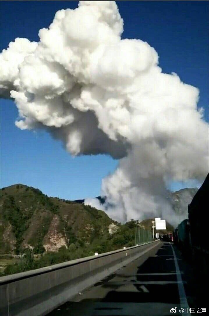 张石高速爆炸最新,张石高速惊现爆炸事件，最新进展持续关注。