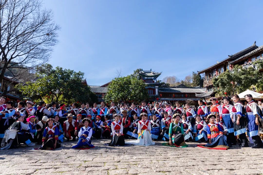 “丽江少年踏上温馨新旅程”